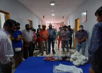 Entrega de semillas a productores del interior del Departamento Salavina