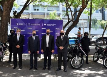 Entregaron motocicletas y cascos con cámaras a la policía de SDE