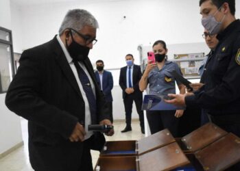 La policía reconoció a funcionarios por sus treinta años de servicio