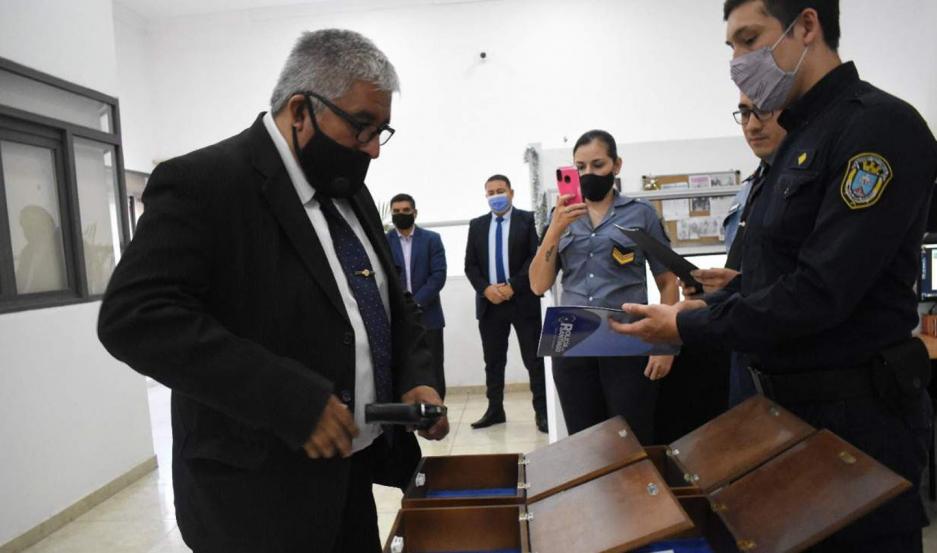 La policía reconoció a funcionarios por sus treinta años de servicio
