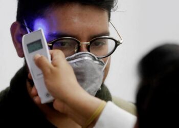 Definieron cuándo deben volver a trabajar personas contagiadas y contactos estrechos