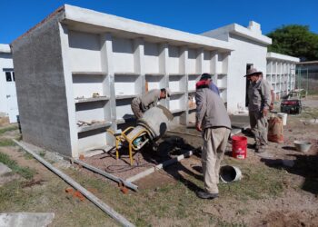 Municipalidad de Telares realiza trabajos de construcción en el cementerio local