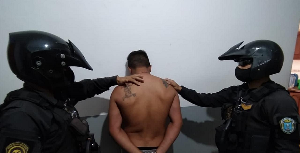 Tras una persecución detienen a un sujeto que tenia orden de detención