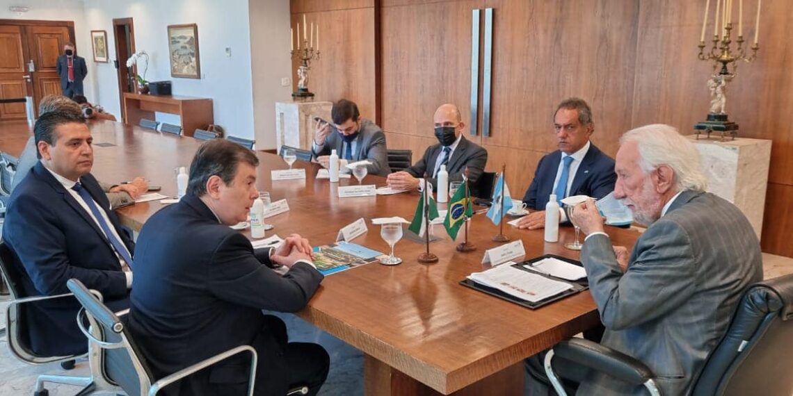 El gobernador Zamora lleva adelante en Brasil una intensa agenda de actividades