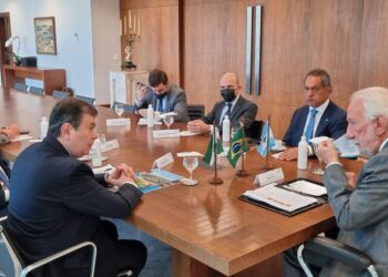 El gobernador Zamora lleva adelante en Brasil una intensa agenda de actividades