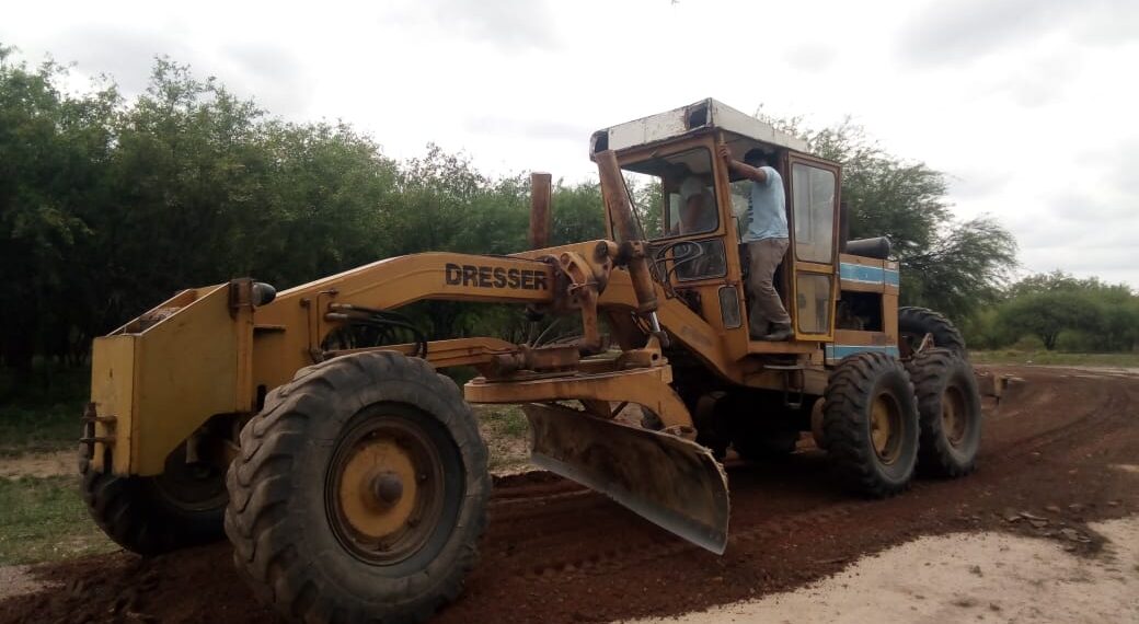 Comisión Municipal de La Paliza realizó arreglo de caminos