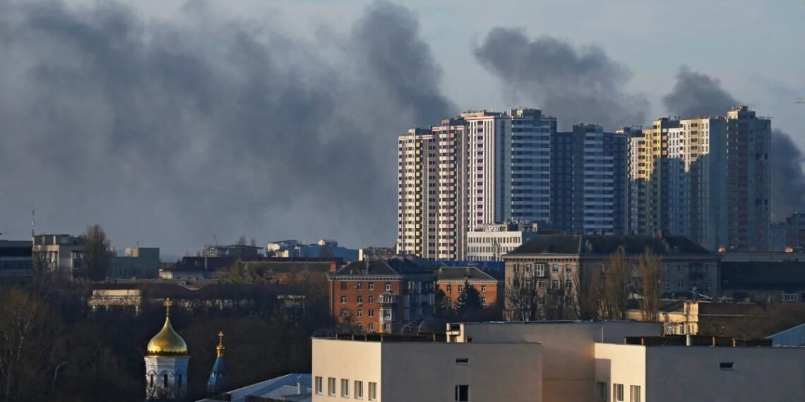 Así amaneció Kiev tras el tercer día de la invasión de Rusia a Ucrania