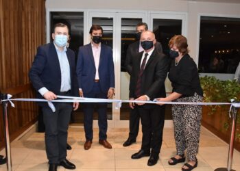 El gobernador Zamora participó de la inauguración de un nuevo hotel en Las Termas