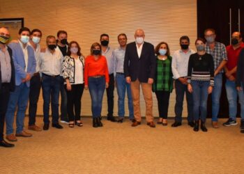 El Intendentes de Los Telares y otros 15 jefes comunales se reunieron con las ministros de Educación, Salud y El presidente del Iosep