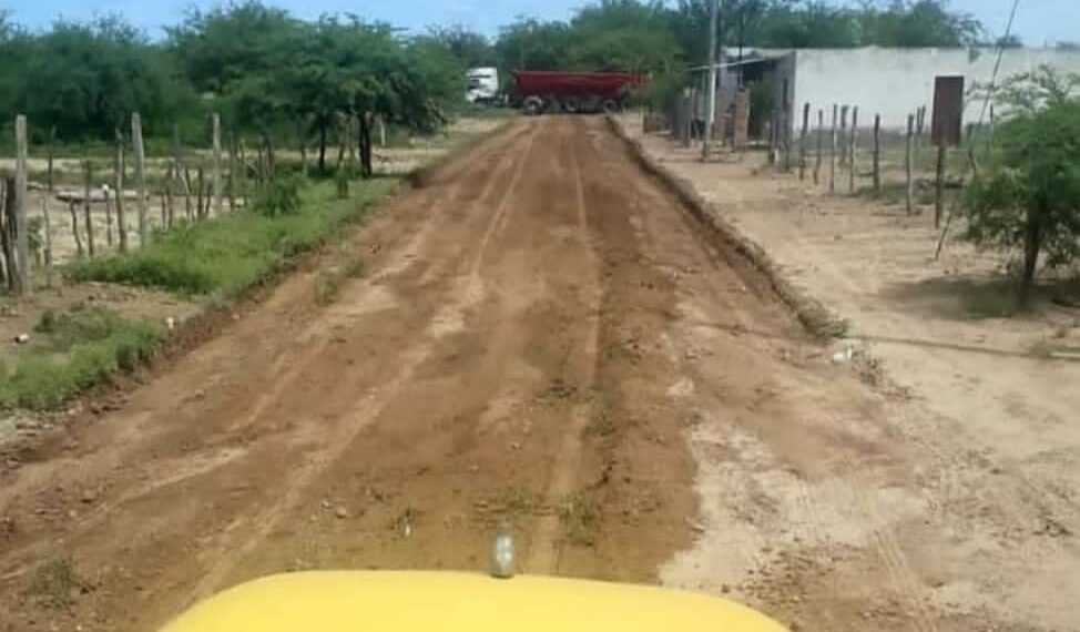 Comuna de Villa Salavina realiza trabajos perfilado y enrripiado de calles