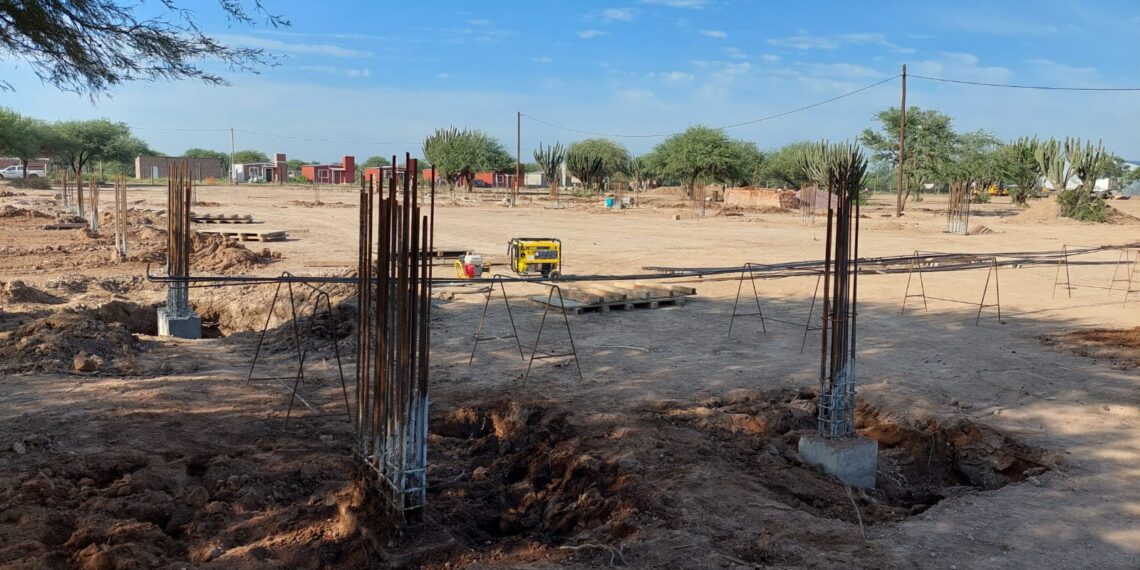 El Intendente de Los Telares se reunió con los arquitectos de la empresa que llevan adelante la construcción del nuevo polideportivo municipal