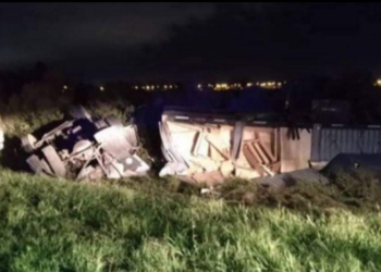 Un policía hizo dedo, se subió a un camión y murió en un accidente