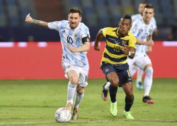 Argentina visita a Ecuador con el objetivo de igualar su mejor serie invicta