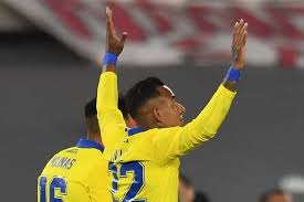 Boca ganó el superclásico por un error de River y es líder