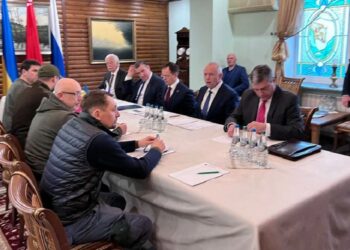 Ucrania y Rusia acordaron un alto al fuego para establecer corredores humanitarios