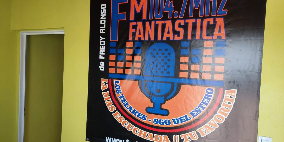 FM FANTASTICA 104.7 MHZ CELEBRARA INAUGURACIÓN Y PRIMER ANIVERSARIO