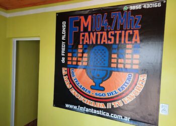 FM FANTASTICA 104.7 MHZ CELEBRARA INAUGURACIÓN Y PRIMER ANIVERSARIO