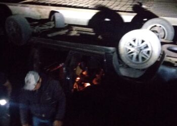 Terrible accidente sufrió una familia chaqueña al volcar con su camioneta