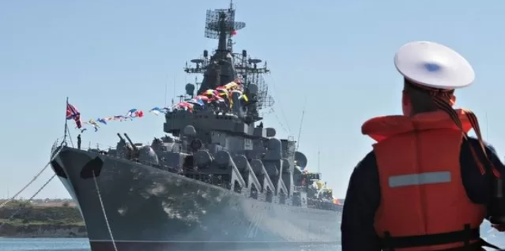 Rusia y Ucrania: Moscú admite el hundimiento de su buque insignia en el mar Negro después de que resultara seriamente dañado en una explosión
