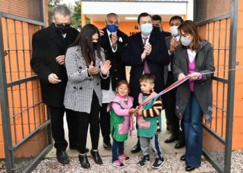El Gobernador Gerardo Zamora inauguró un jardín y anunció red eléctrica en tres parajes