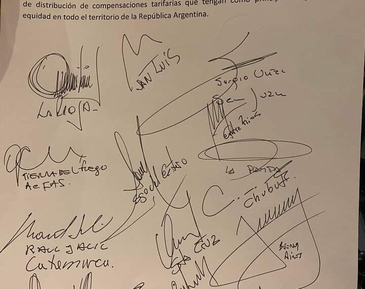 Zamora participó de una firma colectiva de iniciativa en pos del transporte público de pasajeros