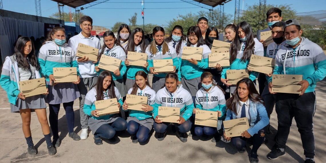Se entregaron Tablets en el Colegio Konrad Adenauer de Villa Salavina