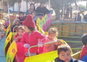 Araujo obsequio a los niños del Jardín una visita al parque móvil