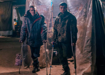 combatientes heridos que resisten en los túneles de la acería Azovstal en Mariupol