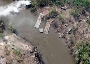 Una emboscada ucraniana destruyó un convoy de 58 vehículos de guerra rusos que intentaba cruzar un río en el Donbás