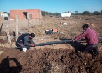 La Comision Municipal de Villa Salavina , realiza trabajos de ampliación  de la  red de agua potable