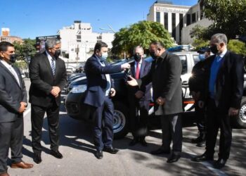 Gerardo Zamora entrego 40 camionetas a la Policía de la Provincia de Santiago del Estero