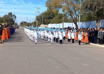 Los Telares celebro el día de la Bandera