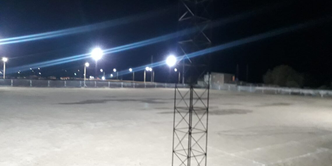 Municipalidad de Los Telares gestiono a través del Gobierno provincial la nueva iluminación del club defensores