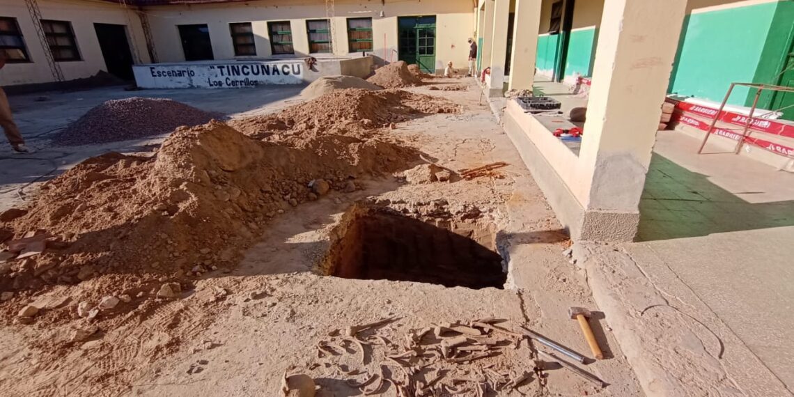 Hallan restos óseos en el patio de una escuela del interior