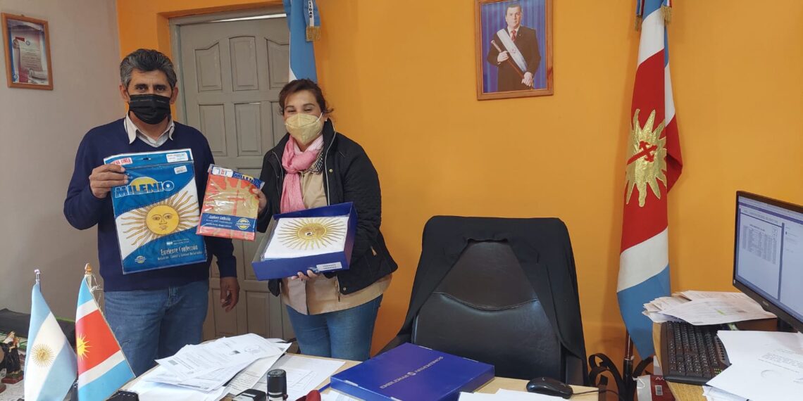 La Municipalidad de Los Telares entrego Bandera de Nación y Provincia al colegio secundario Jorge Washington Abalos