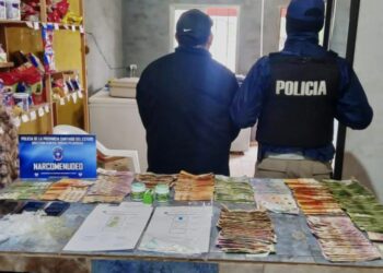 Golpe al narcotráfico secuestran drogas y más de 350 mil pesos