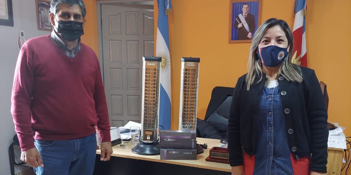 El Intendente de Los Telares entrego Banderas y estufas a diferentes establecimientos