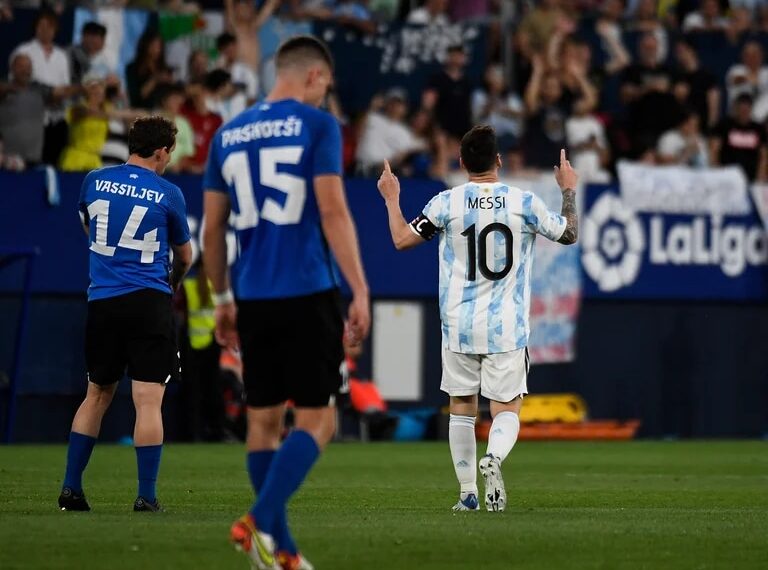 Argentina goleó y Messi se lució con 5 goles