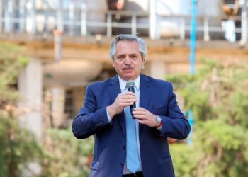 Fernández: «Vamos a controlar el gasto público y disminuir el déficit fiscal paulatinamente»