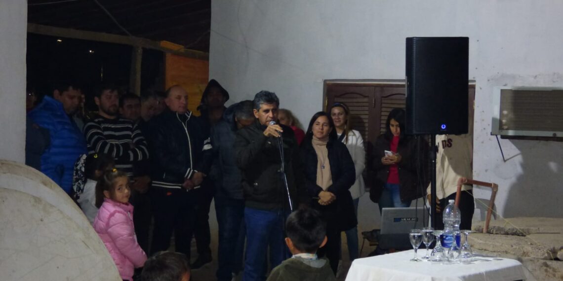 El Intendente José Araujo realizo importantes anuncios en una masiva reunion en Bº Mailin
