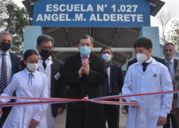 Zamora inauguró obras de refacción en edificios educativos del interior