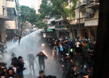 La justicia obligó a Larreta a levantar el operativo frente a la residencia de CFK