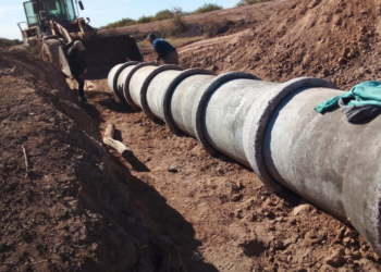 La Comision Municipal de La Paliza colocó tubos fluviales en el acceso Pje. San Nicolás