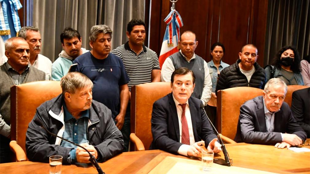 El gobernador Zamora anunció una recomposición salarial de emergencia para los empleados públicos