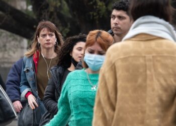 El uso del barbijo deja de ser obligatorio en Santiago