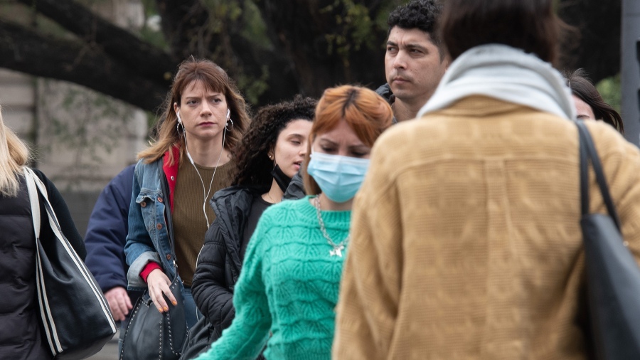 El uso del barbijo deja de ser obligatorio en Santiago