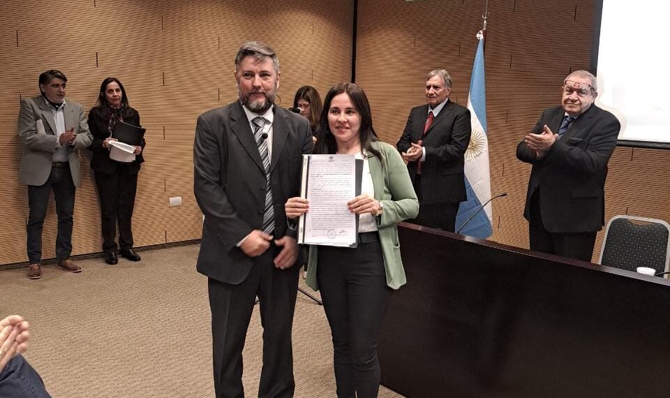 Nora Roldán recibió su Acta de proclamacion como Intendente electa de la ciudad de Los Telares