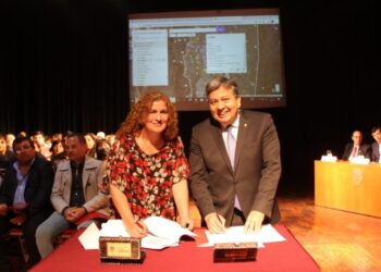 La comisionada de la Paliza Claudia Galeano: “son políticas que buscan el progreso comunitario” al firmar convenio con la Unse