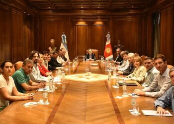 EL GOBERNADOR SE REUNIÓ CON INTENDENTES ELECTOS Y SALIENTES
