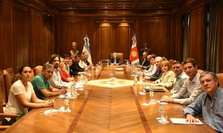EL GOBERNADOR SE REUNIÓ CON INTENDENTES ELECTOS Y SALIENTES